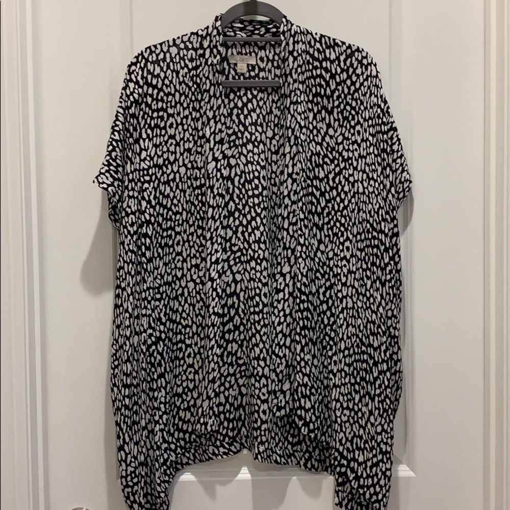 Loft Black an White Animal Print Kimono